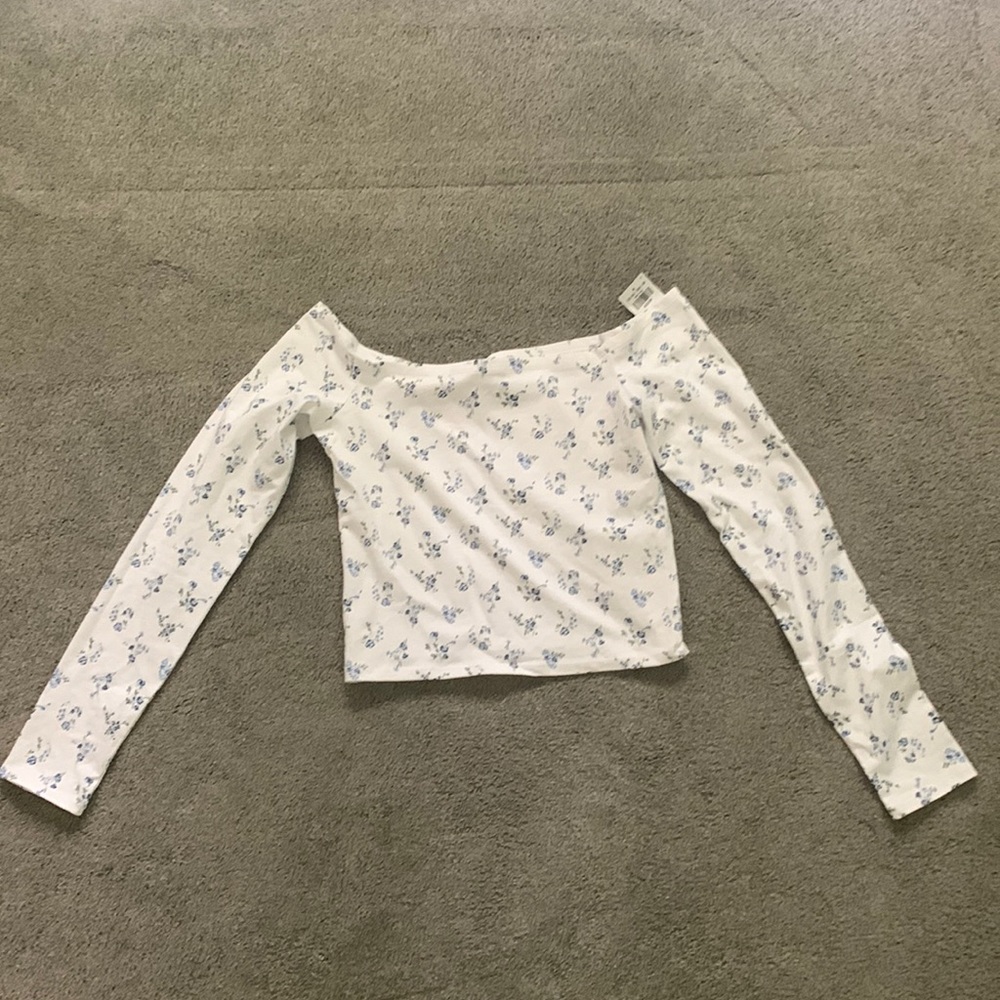 American Eagle Long Sleeve White w/ Blue Flowers Top